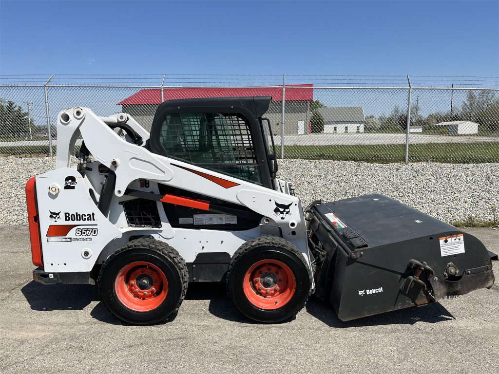 Minicargador Bobcat S570 año 2017 horas 1725 - Maquinaria Para Vias