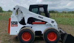 
										Minicargador Bobcat S250 año 2005 completo									