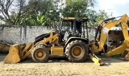 
										Retrocargador Caterpillar 420D año 2006 completo									