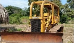 
										Bulldozer Caterpillar D4 82J año 1974 completo									