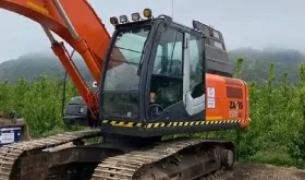 Excavadora HItachi ZX200-LC año 2013