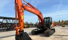 Excavadora Hitachi ZX220 LC nueva