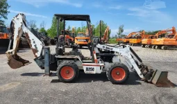 
										Mini-Retrocargador Bobcat B250T año 2004 completo									