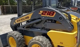 Minicargador New Holland L218 año 2013