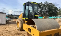 
										Vibrocompactador Caterpillar CS533 año 2012 completo									