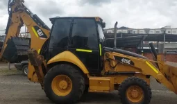 
										Retrocargador Caterpillar 420E año 2007 horas 8500 completo									