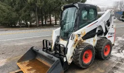 
										Minicargador Bobcat S650 año 2011 completo									