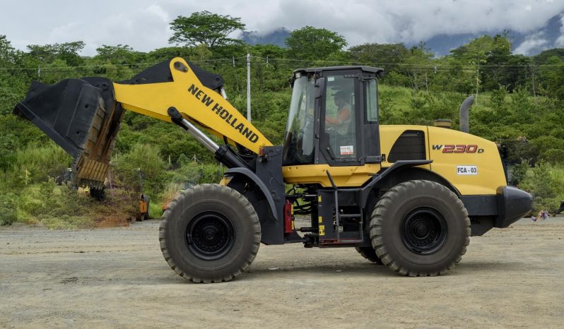 
								Cargador New Holland 230D año 2016 completo									