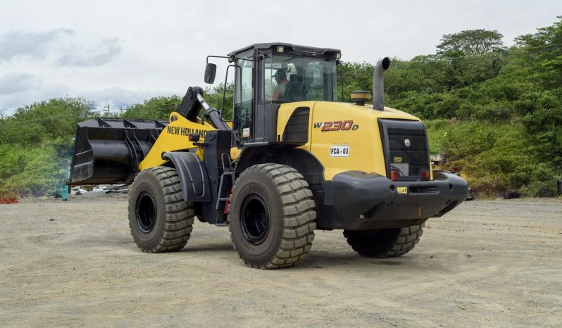 
								Cargador New Holland 230D año 2016 completo									