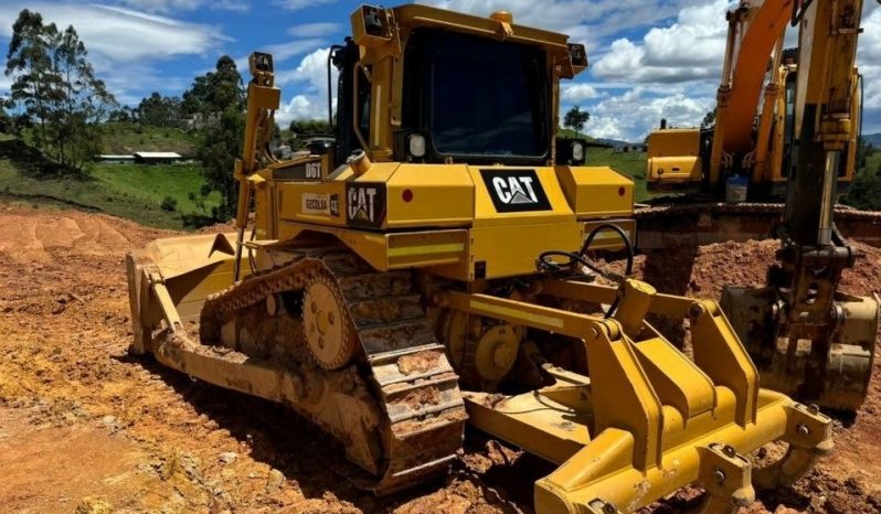 
								Bulldozer Caterpillar D6T año 2012 completo									