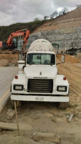 Mixer Mack 1997 capacidad 8M3