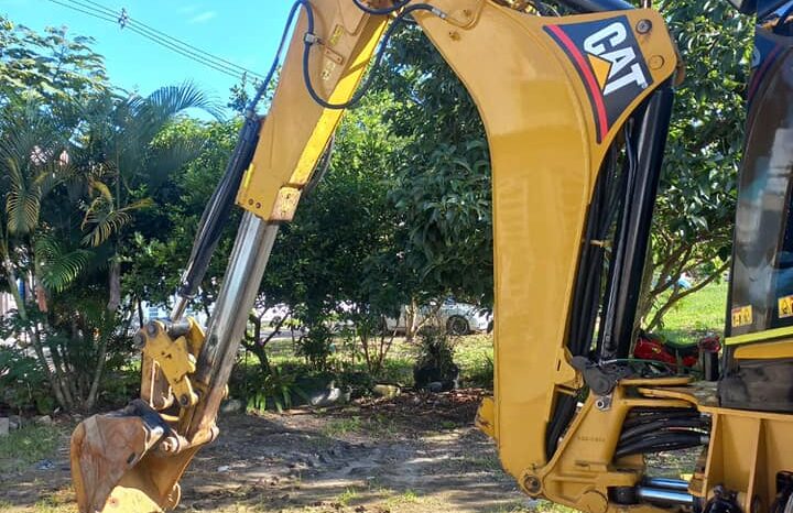 
								Retroexcavadora Caterpillar 420D Año 2005 completo									