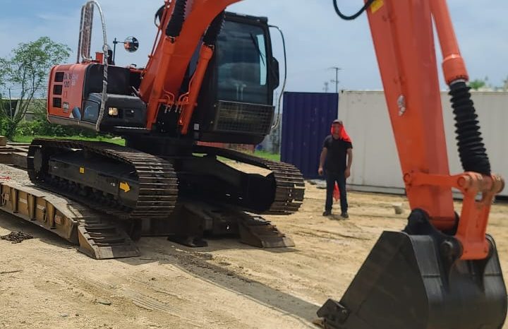 
								excavadora Hitachi ZX120-3 año 2018 completo									