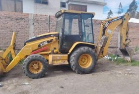 Retroexcavadora Caterpillar 420D año 2005