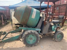 
										Autohormigonera Piquersa modelo 750 año 2007 capacida  0.5 m3 completo									