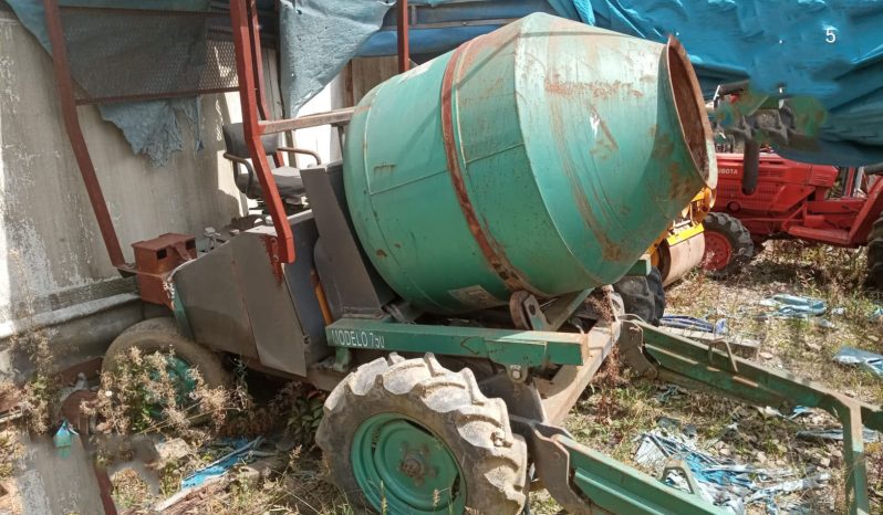 
								Autohormigonera Piquersa modelo 750 año 2007 capacida  0.5 m3 completo									