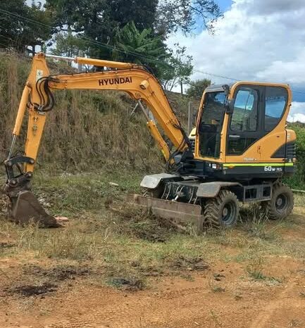 
								Excavadora Neumatica Hyundai 60 año 2016 horas 4000 disponibilidad inmedita, ubicacion Colombia completo									