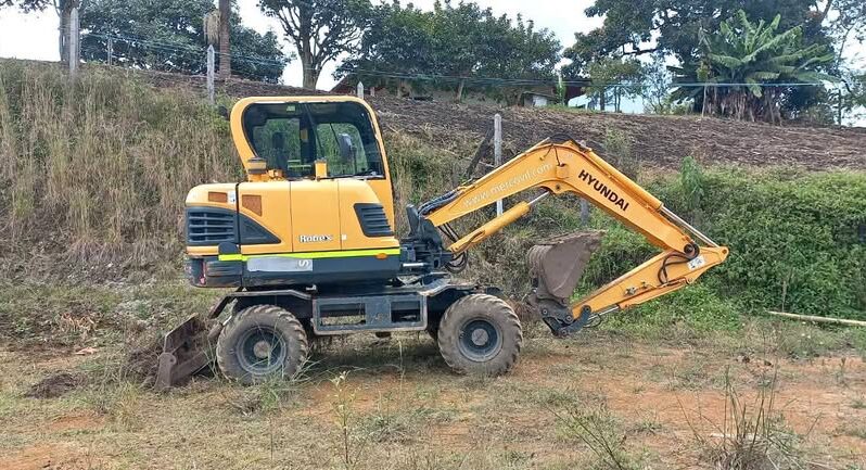 
								Excavadora Neumatica Hyundai 60 año 2016 horas 4000 disponibilidad inmedita, ubicacion Colombia completo									