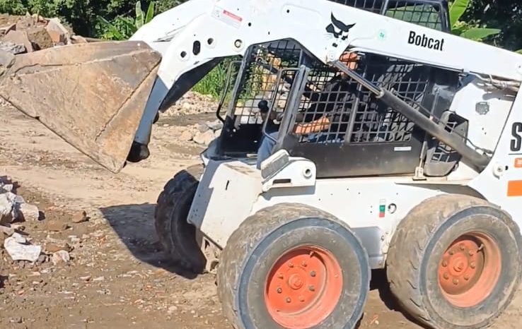 
								Minicargador Bobcat S160 año 2004 disponible para trabajo inmediato. excelente precio completo									