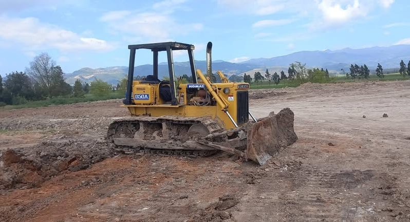 
								Bulldozer Komatsu D50 año 1980 operativo buen precio. Haz una oferta completo									