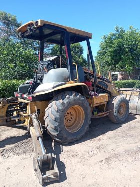 Retroexcavadora Caterpillar 420D año 2005