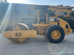 
										Vibrocompactador Caterpillar CS533E año 2012 horas 8556 papeles al dias completo									