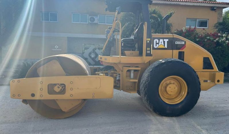 
								Vibrocompactador Caterpillar CS533E año 2012 horas 8556 papeles al dias completo									