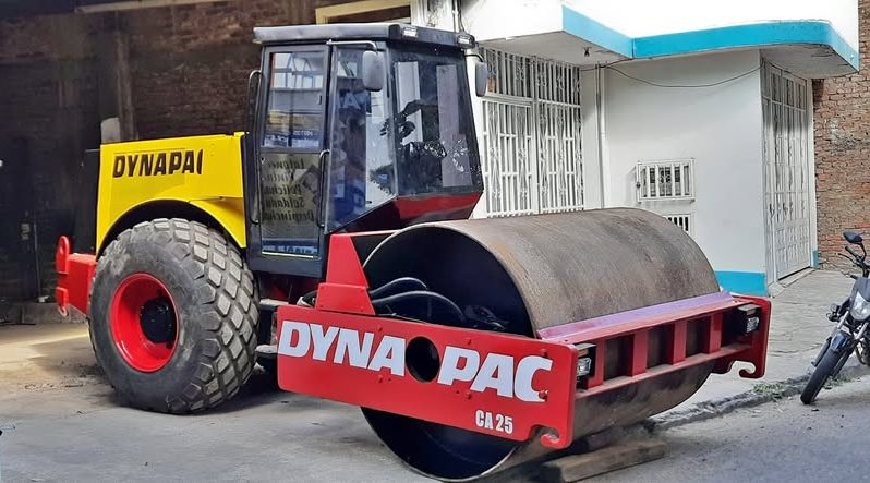 
								Vibrocompactador Dynapac CA25  año 2006 11.3 Ton completo									