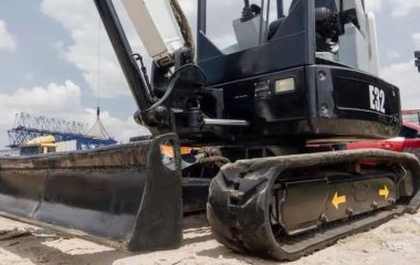 Miniexcavadora Bobcat E32 año 2013 horas 2770