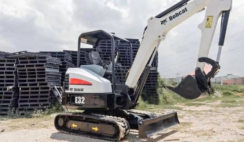 
								Miniexcavadora Bobcat E32 año 2013 horas 2770 completo									