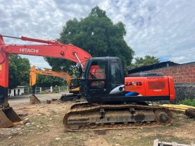 Excavadora Hitachi ZX200 año 2005 ubicacion Caucacia Colombia