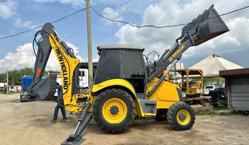
								Retro New Holland B110 año 2013 Horas 11900 Ubicacion Colombia completo									