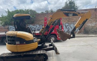 Miniexcvadora Caterpillar 305 CR año 2006 horas 11600 Recientemente ajustado