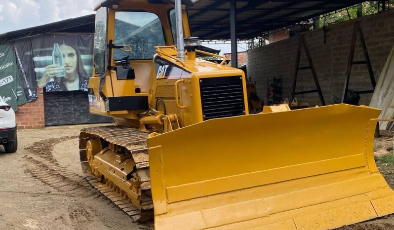 
								Bulldozer Caterpillar D5G año 2006 Horas 15000 Ubicacion Colombia completo									