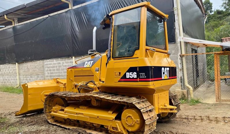 
								Bulldozer Caterpillar D5G año 2006 Horas 15000 Ubicacion Colombia completo									