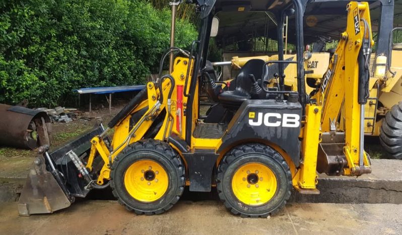 
								Miniretroexcavadora JCB 1CX año 2015 horas 2360 US$37800 EXW completo									