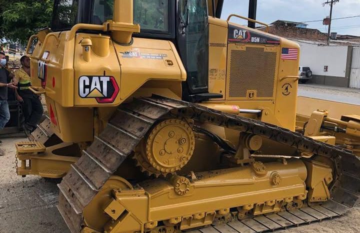 
								Bulldozer Caterpillar D5N LGP Cabinado Horas 12600 Ubicacion Colombia US$92600 completo									
