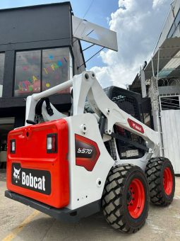 
										Minicargador Bobcat S570 año 2017 horas 8000Ubicacion Colombia completo									