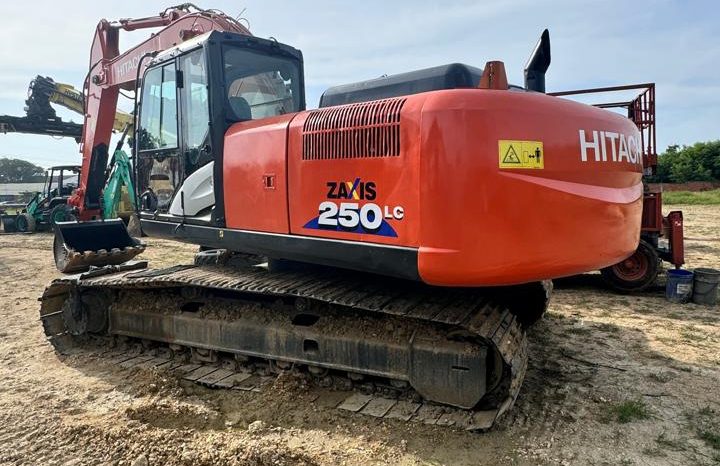 
								Excavadora Hitachi ZX250 LC año 2012 Horas 9600 $420.000.000 completo									