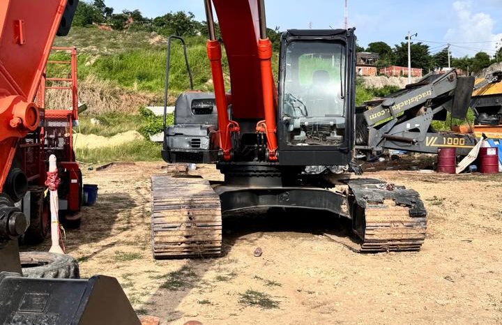 
								Excavadora Hitachi ZX250 LC año 2012 Horas 9600 $420.000.000 completo									
