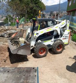 
										Minicargador Bobcat S650 año 2011 Horas  8100 martillo ubicacion Colombia completo									