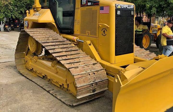 
								BULLDOZER CATERPILLAR D5-N LGP CABINADO MODELO 2009 horas 12500 disponibilidad inmediata  $380.000.000 ubicacion Colombia completo									