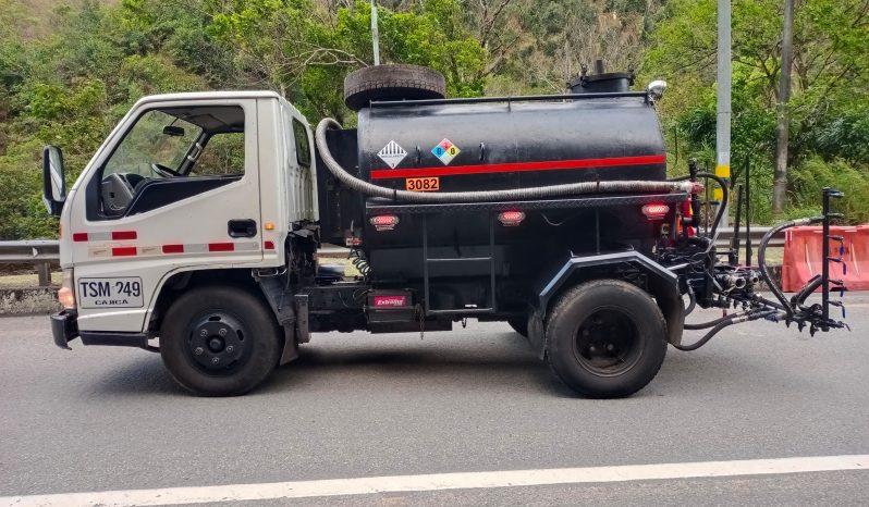 
								Irrigador de asfalto Tanque con capacidad de 2300 lts año 2016 disponibilidad inmediata completo									