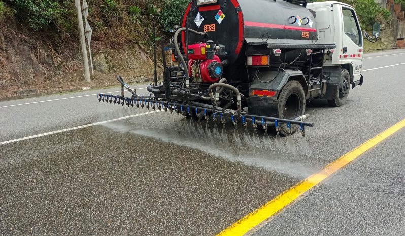 
								Irrigador de asfalto Tanque con capacidad de 2300 lts año 2016 disponibilidad inmediata completo									