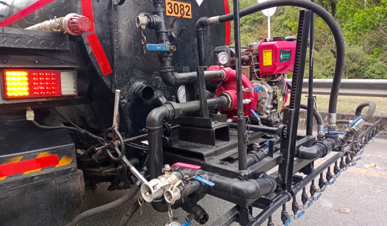
								Irrigador de asfalto Tanque con capacidad de 2300 lts año 2016 disponibilidad inmediata completo									