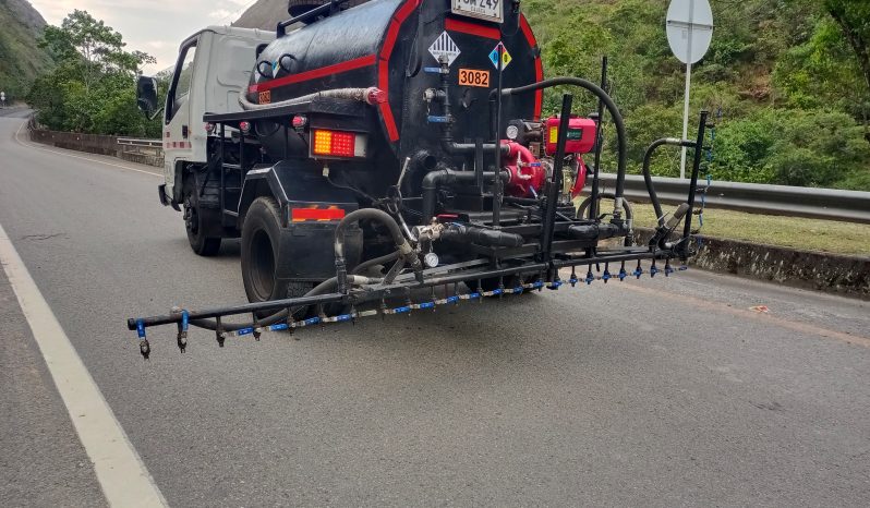 
								Irrigador de asfalto Tanque con capacidad de 2300 lts año 2016 disponibilidad inmediata completo									