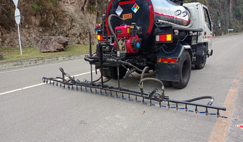 
								Irrigador de asfalto Tanque con capacidad de 2300 lts año 2016 disponibilidad inmediata completo									