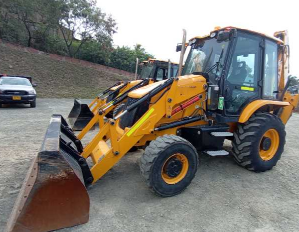 
								Retroexcavadora JCB 3CX año 2022 horas 3161 disponibilidad inmediata salvo venta previa completo									