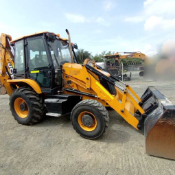
										Retroexcavadora JCB 3CX año 2022 horas 3161 disponibilidad inmediata salvo venta previa completo									