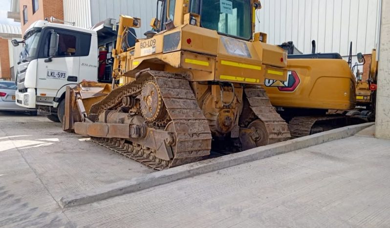
								Bulldozer Caterpillar D6T año 2013 horas 15.000 completo									
